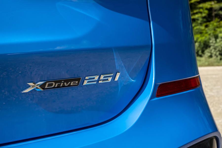 Логотип BMW X1 xDrive25i M Sport (F48) 2019 года  (WW) (фото 78 из 112)